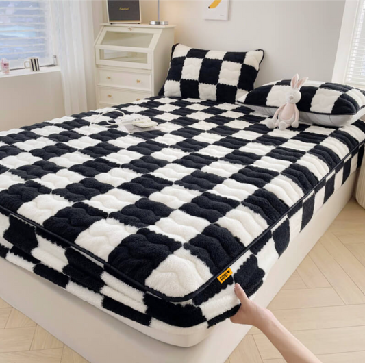 Milk Velvet Checkered Fitted Bedsheets with Pillow Covers(2Pcs)