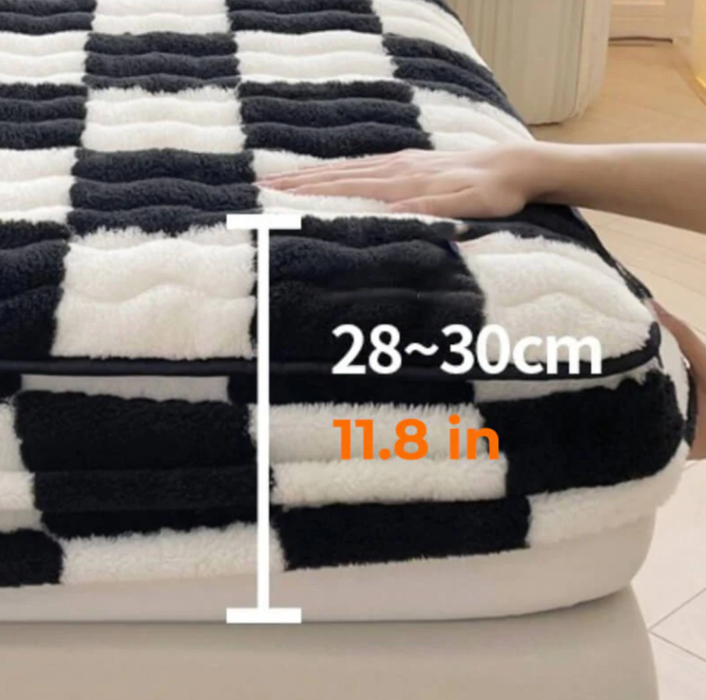 Milk Velvet Checkered Fitted Bedsheets with Pillow Covers(2Pcs)