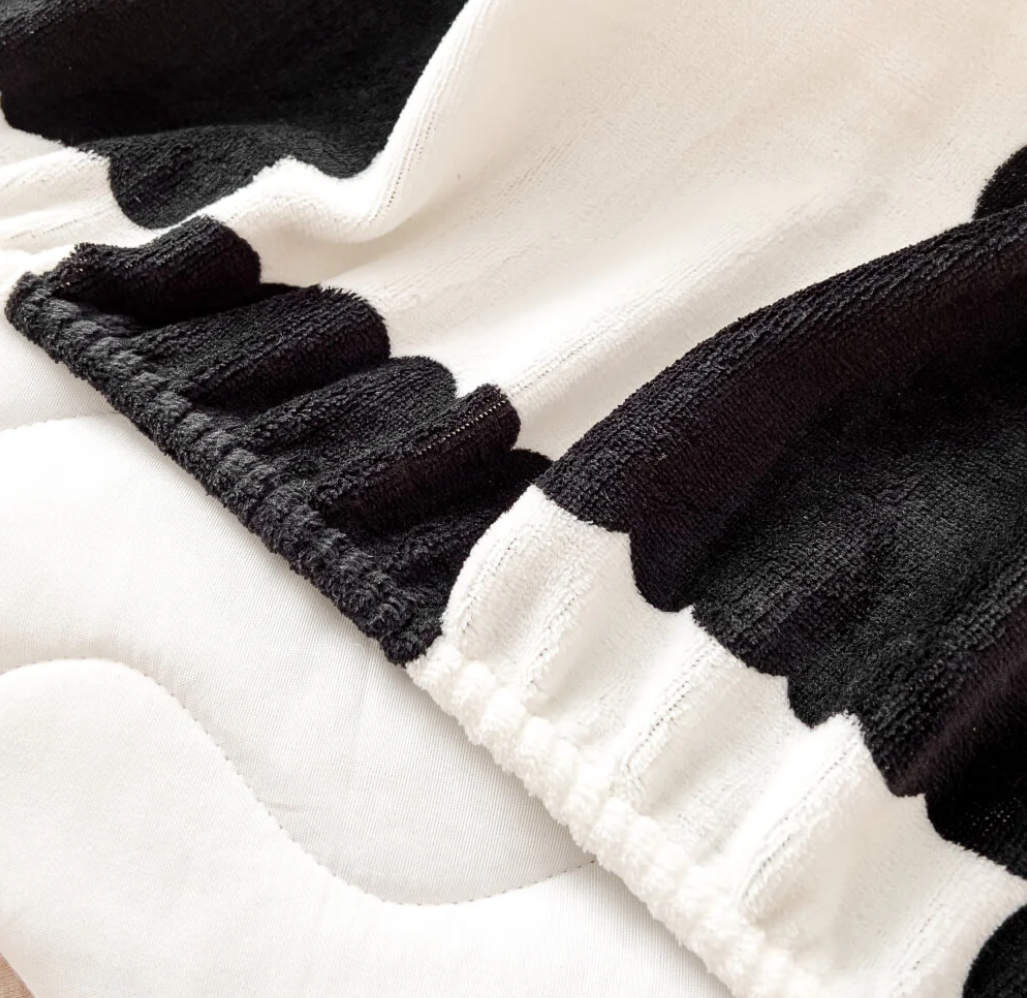 Milk Velvet Checkered Fitted Bedsheets with Pillow Covers(2Pcs)