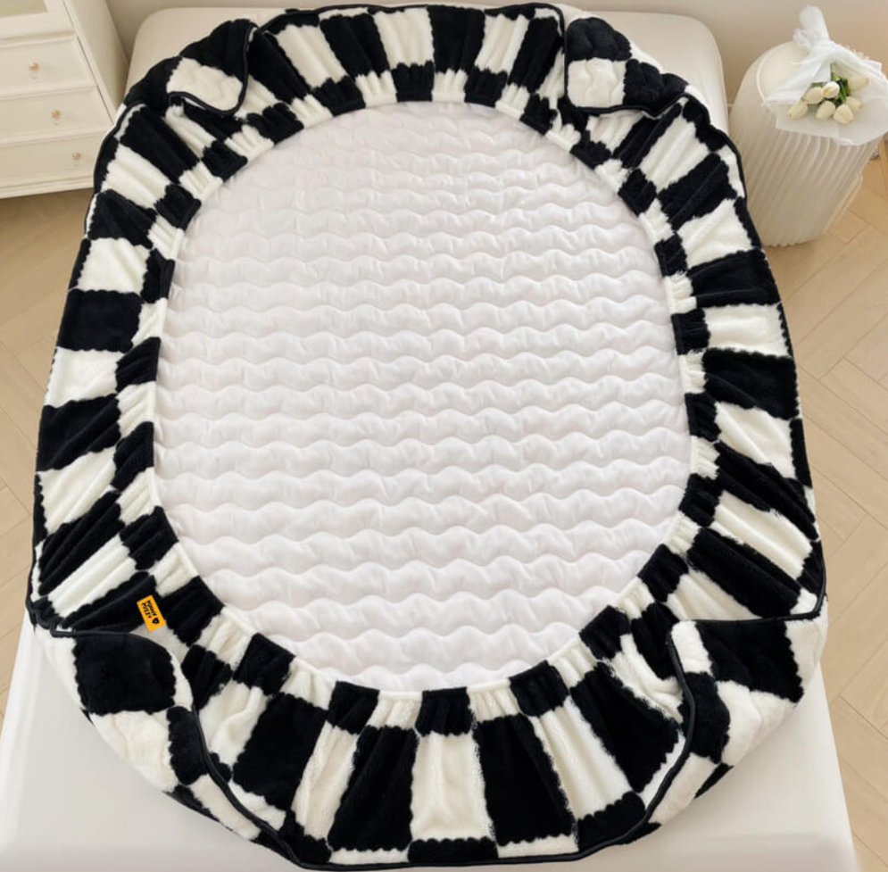 Milk Velvet Checkered Fitted Bedsheets with Pillow Covers(2Pcs)