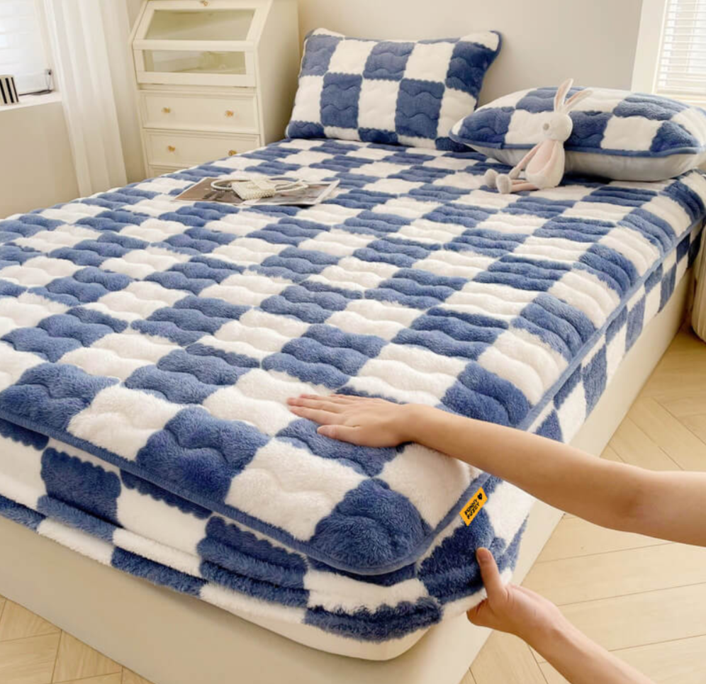 Milk Velvet Checkered Fitted Bedsheets with Pillow Covers(2Pcs)