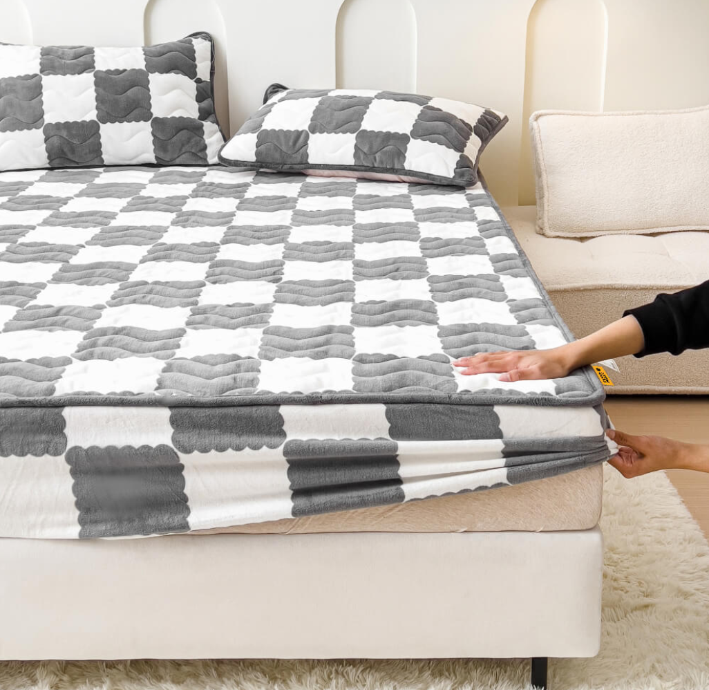 Milk Velvet Checkered Fitted Bedsheets with Pillow Covers(2Pcs)