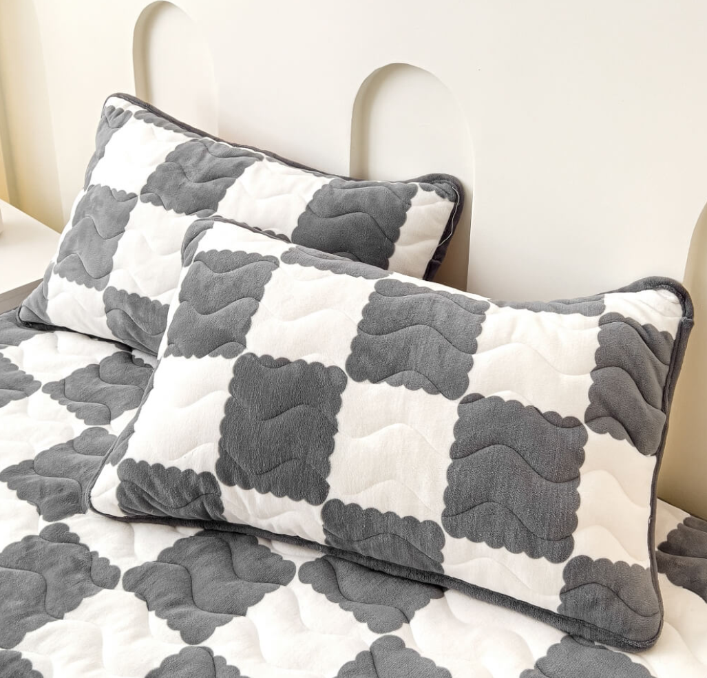 Milk Velvet Checkered Fitted Bedsheets with Pillow Covers(2Pcs)