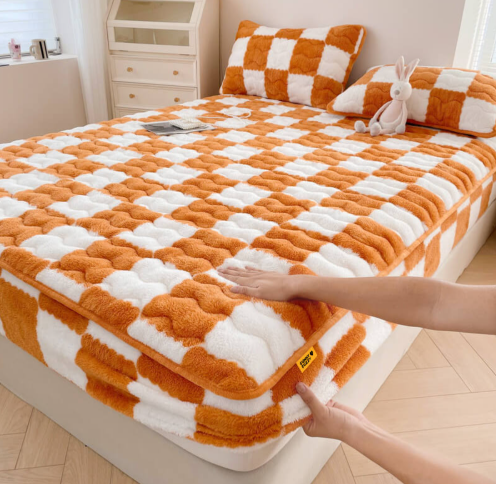 Milk Velvet Checkered Fitted Bedsheets with Pillow Covers(2Pcs)